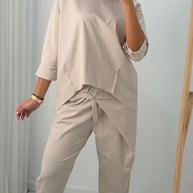 Conjunto com calça com pormenor de botão
