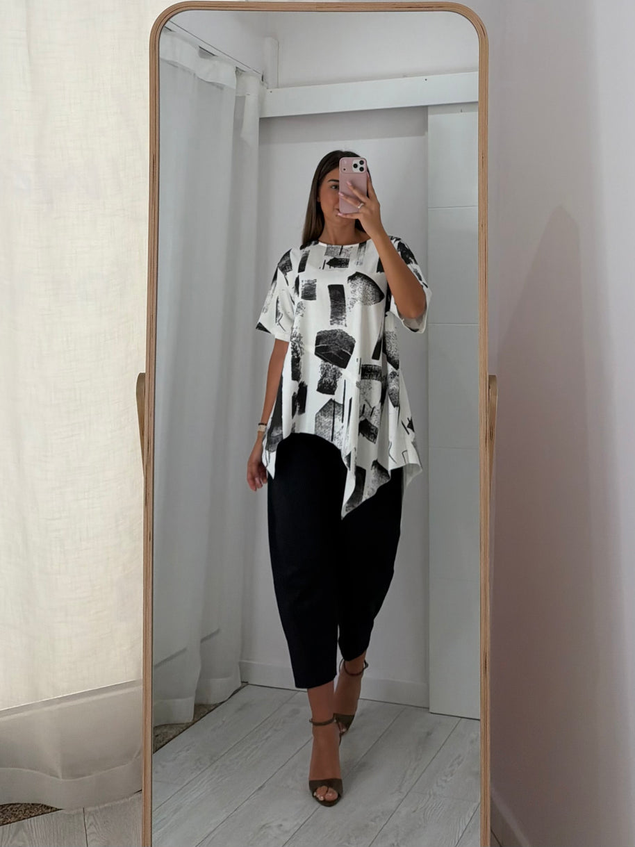 Tshirt assimétrica com desenhos