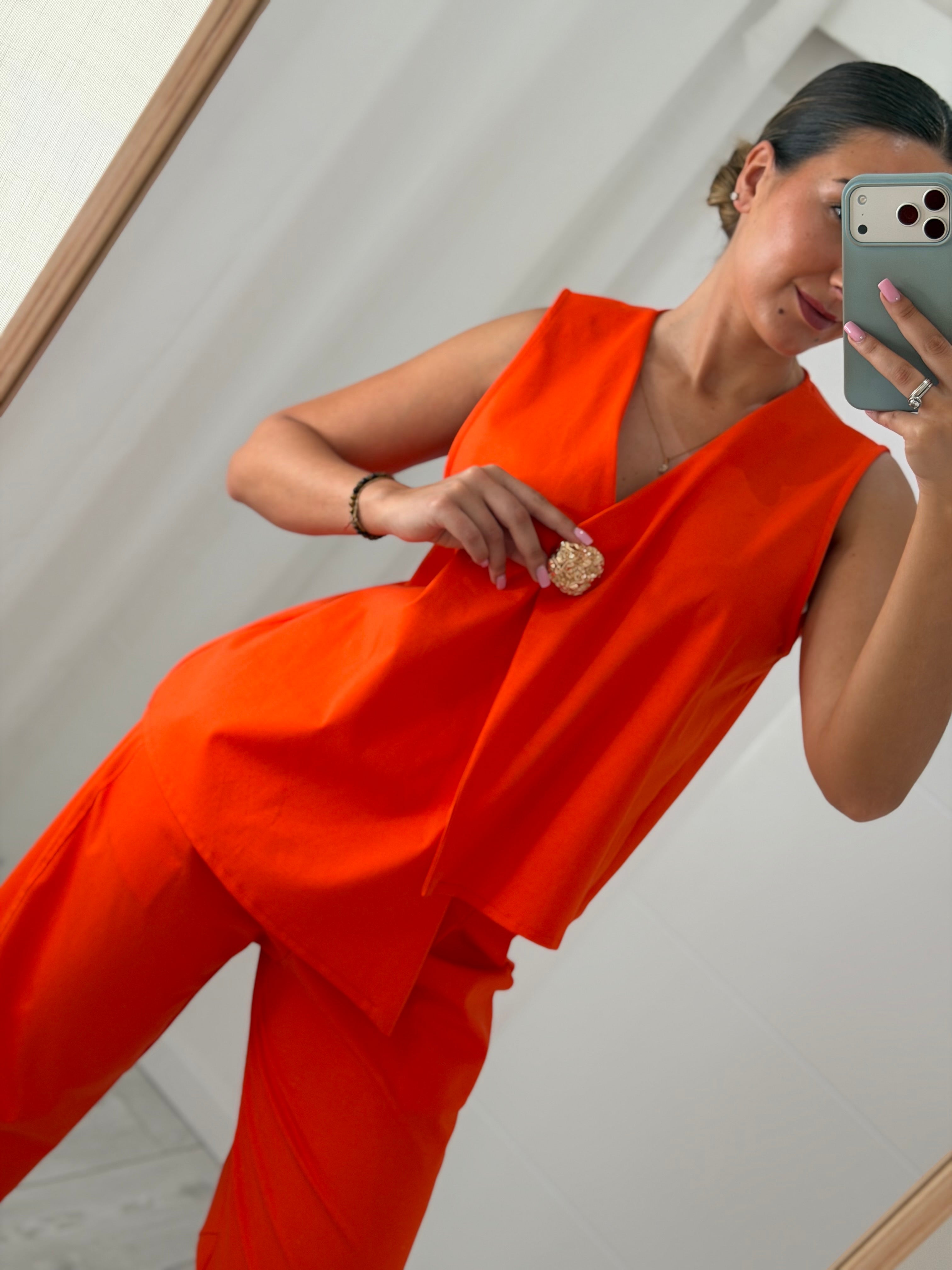 Conjunto laranja com botão