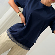 Tshirt azul marinho com renda