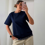 Tshirt azul marinho com renda