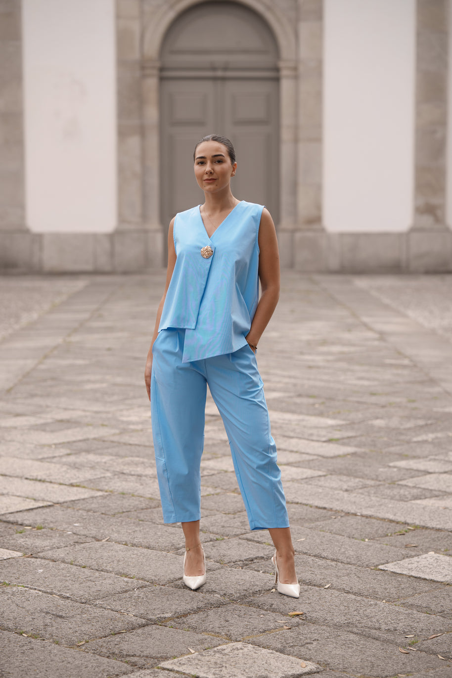 Conjunto assimétrico com botão - azul bebé
