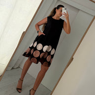 Vestido preto com bolas