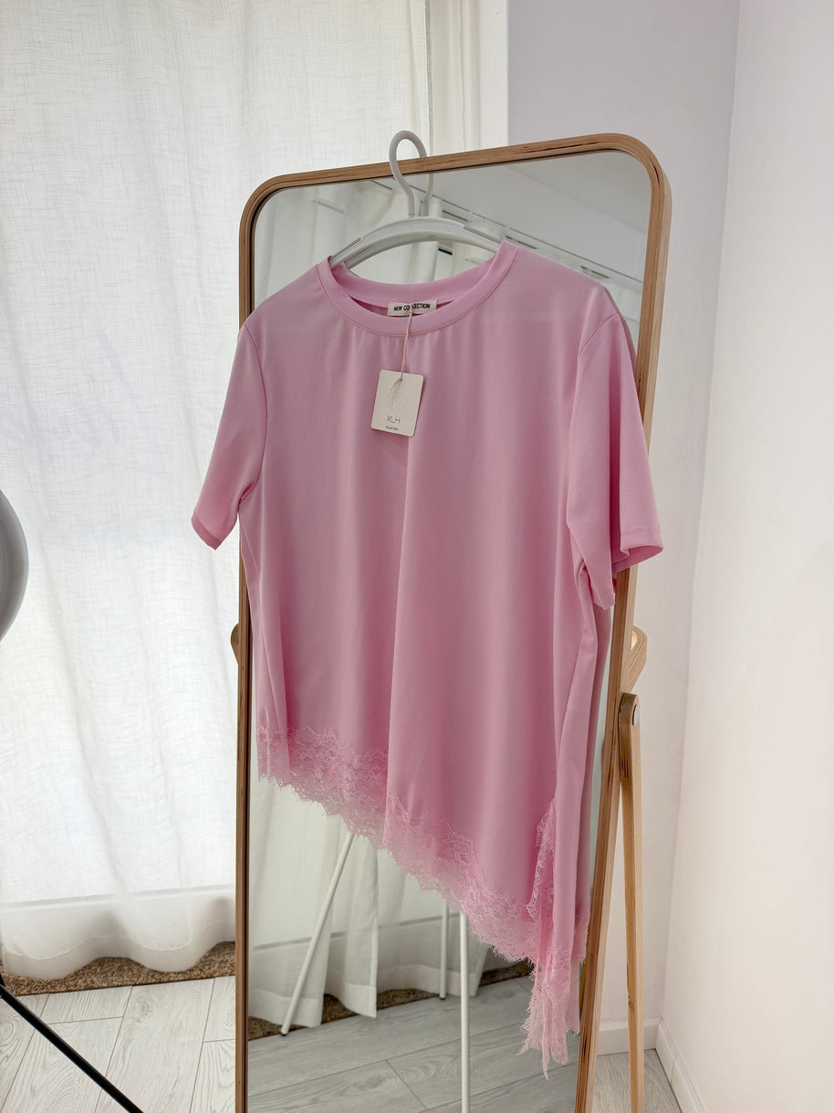 Tshirt assimétrica com renda