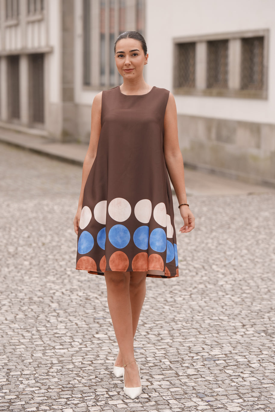 Vestido com bolas castanho