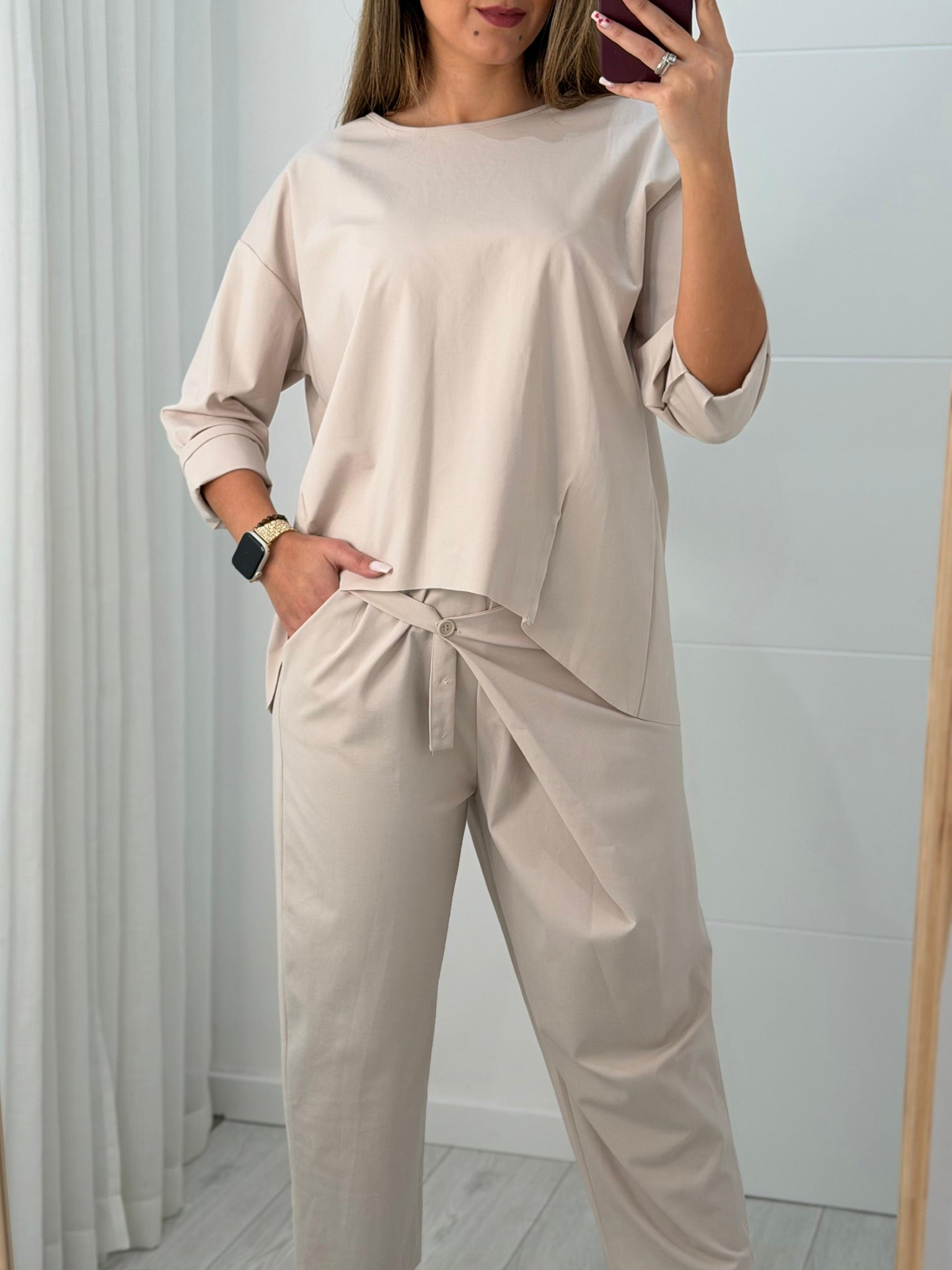 Conjunto com calça com pormenor de botão