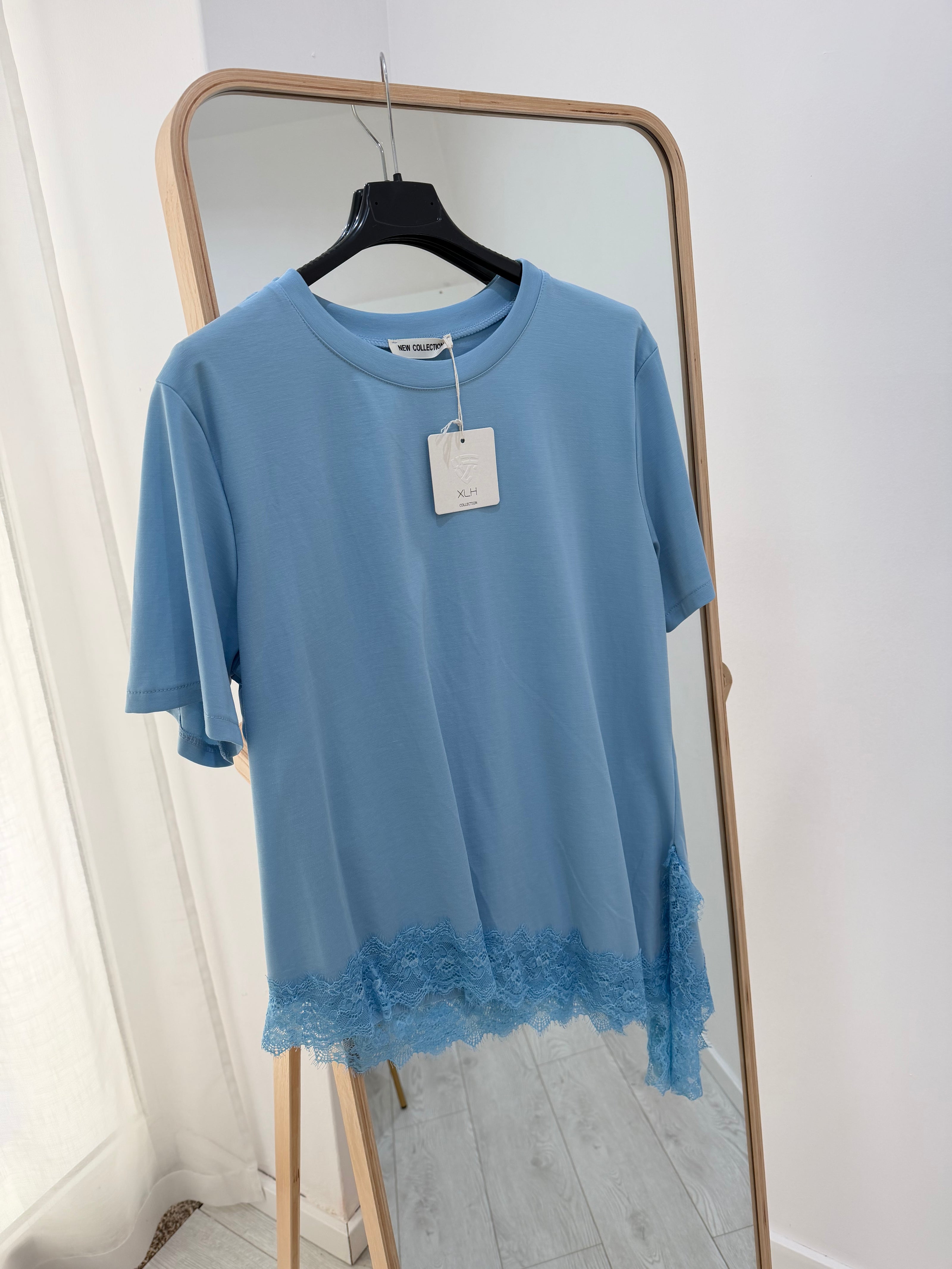 Tshirt com renda azul