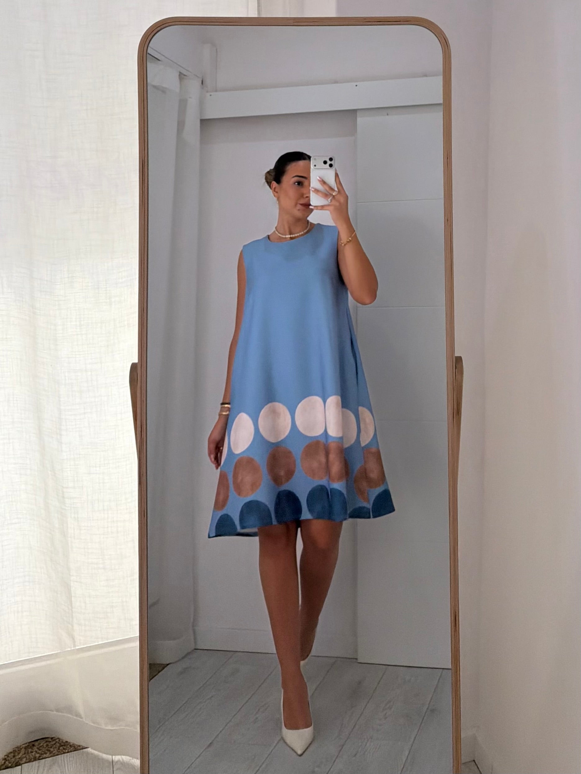 Vestido azul pastel com bolas