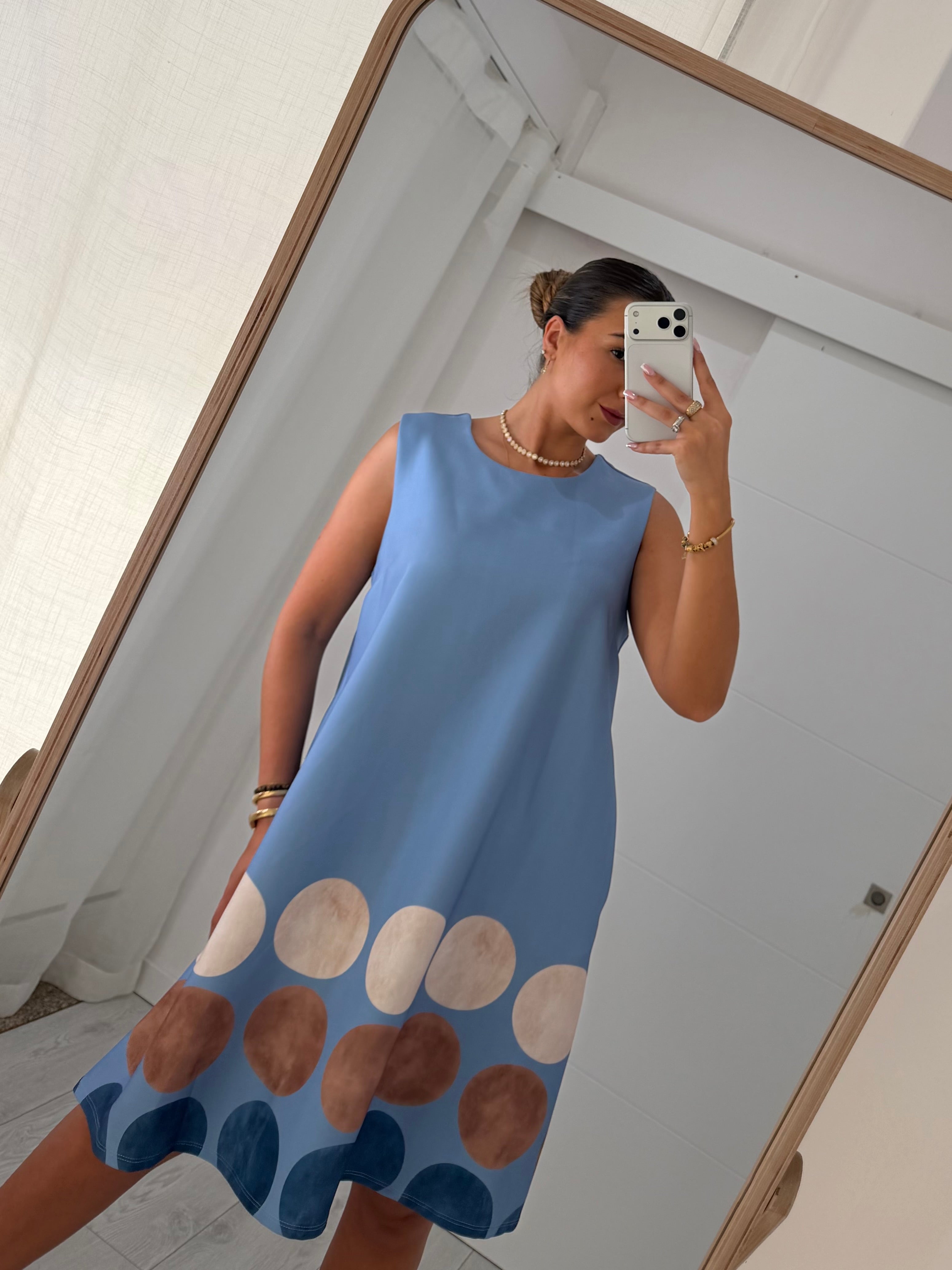 Vestido azul pastel com bolas
