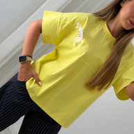 Tshirt amarela - com alfinete removível