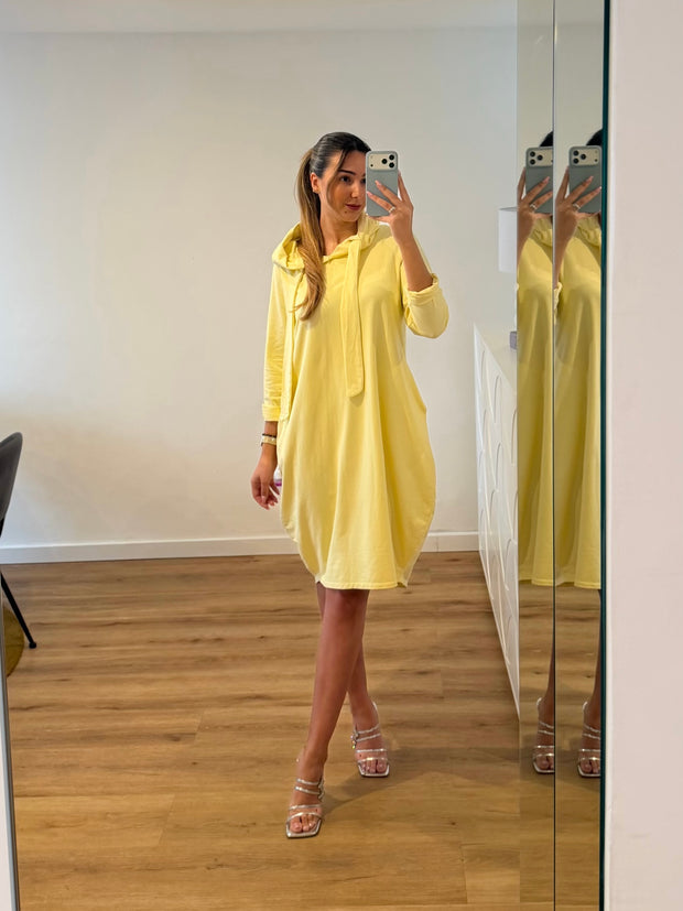 Vestido com bolsos em amarelo