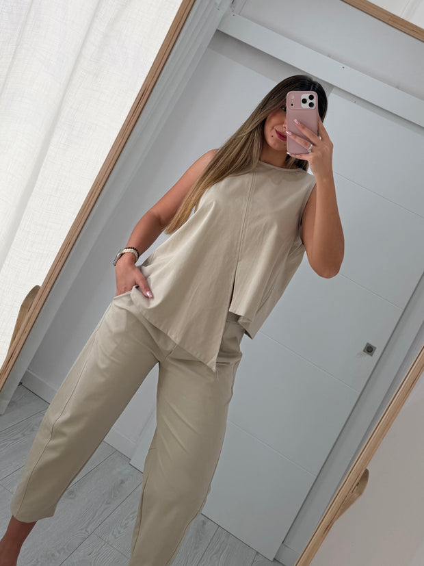 Conjunto assimétrico bege