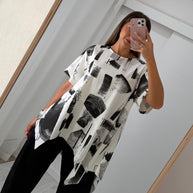 Tshirt assimétrica com desenhos